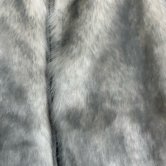 NWOT Gymboree Girls Faux Fur Sweater Vest - Picture 3 of 5